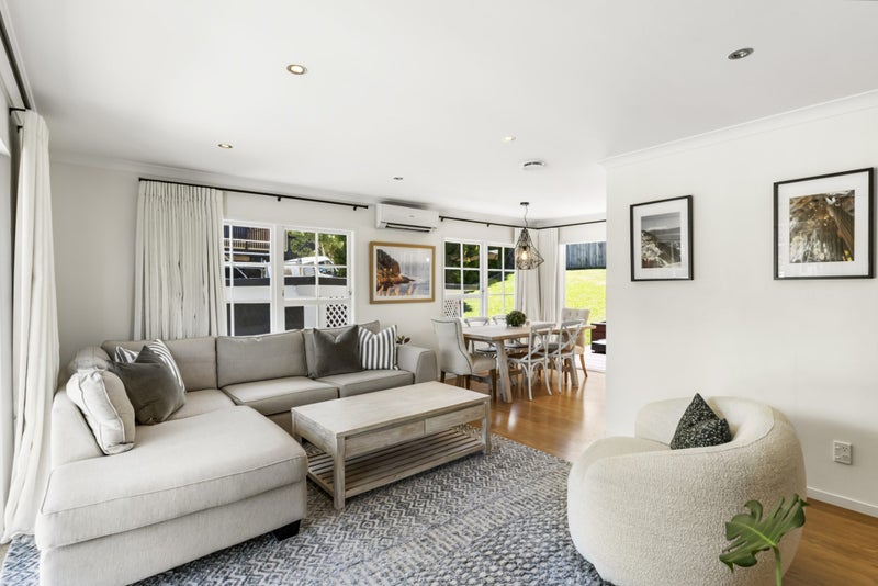 11 West Glade Crescent, Birkenhead, Auckland - Carousel 2