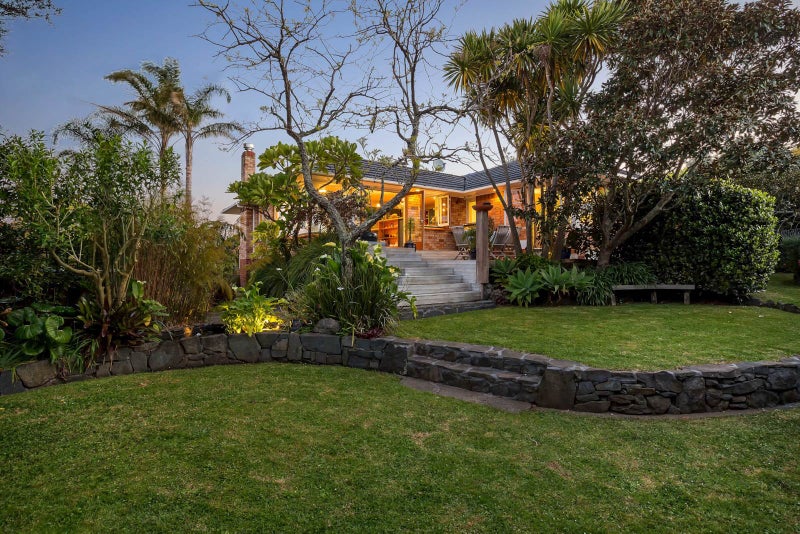 8 McIlroy Avenue, Hillsborough, Auckland - Carousel 26