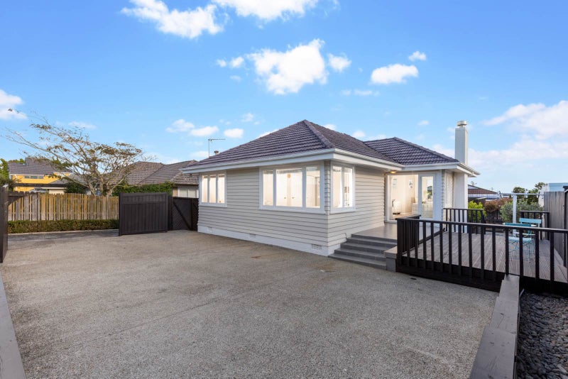 1/30 Bleakhouse Road, Mellons Bay, Auckland - Carousel 1