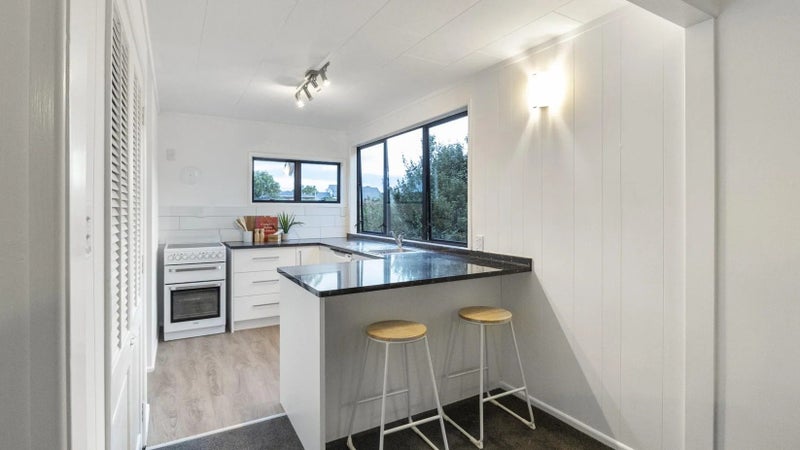 3/254 Meola Road, Point Chevalier, Auckland - Carousel 2