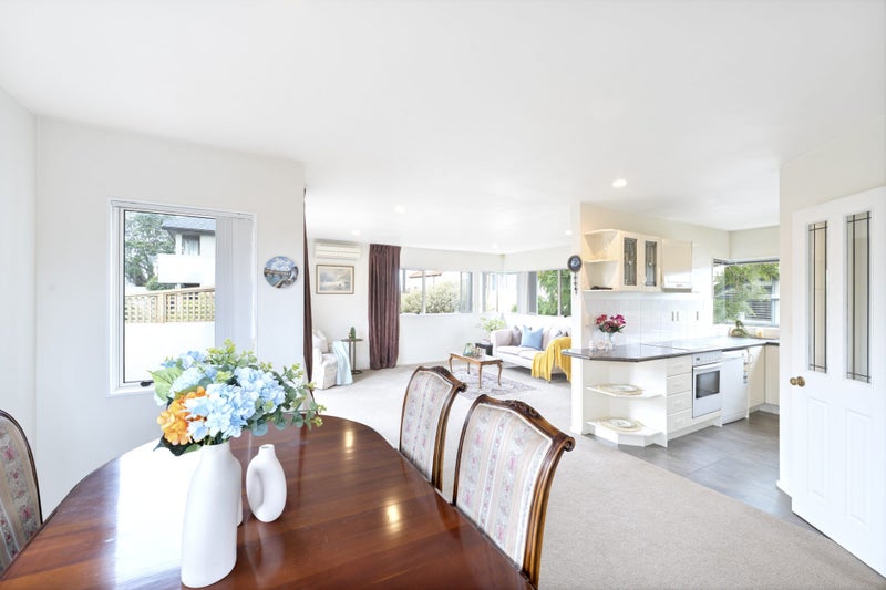 1/0 East Coast Road, Forrest Hill, Auckland - Carousel 2