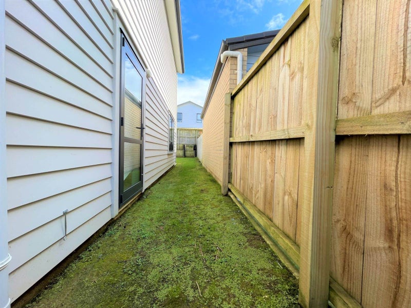 16 Ipukarea Street, Weymouth, Auckland - Carousel 19