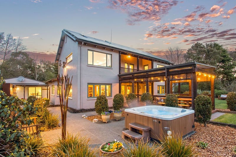 41 Kingcraft Drive, Christchurch - Carousel 1