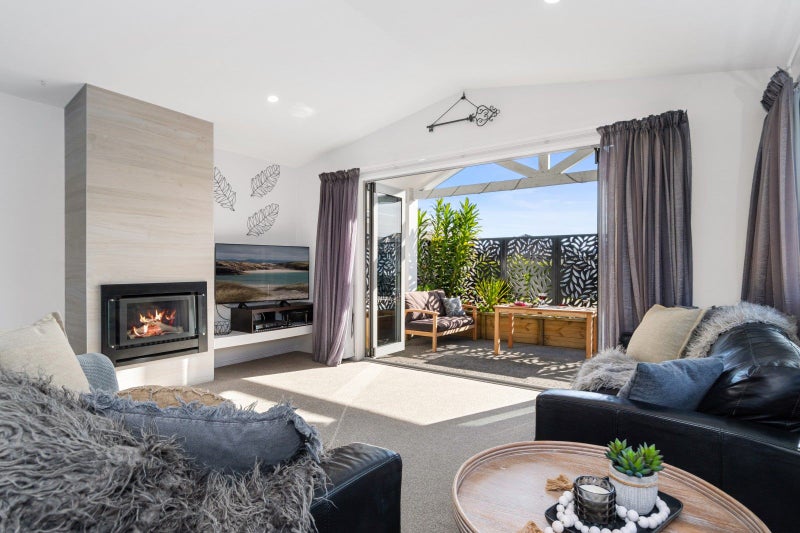 8 Applin Lane, Pyes Pa, Tauranga - Carousel 1