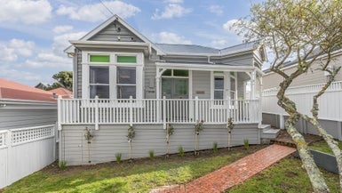 84 Overtoun Terrace, Hataitai, Wellington - Carousel 1