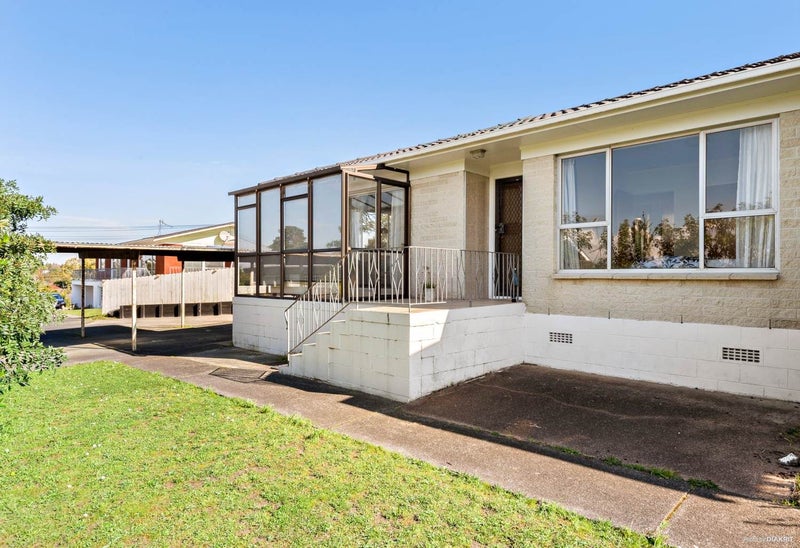 1/15 Parker Avenue, New Lynn, Auckland - Carousel 1