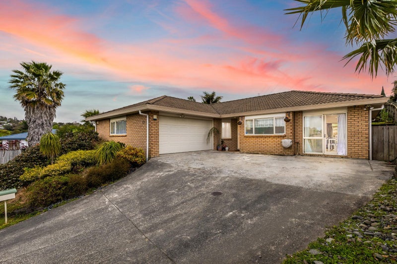 29 Killygordon Place, Massey, Auckland - Carousel 1