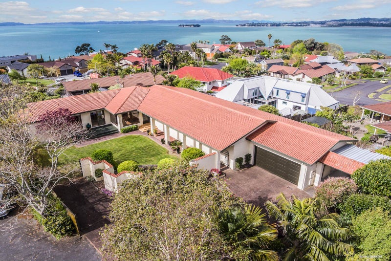 46 Cockle Bay Road, Cockle Bay, Auckland - Carousel 1