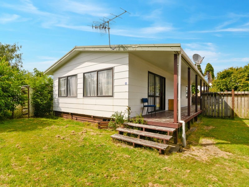 17B Grayson Avenue, Mangakakahi, Rotorua - Carousel 1
