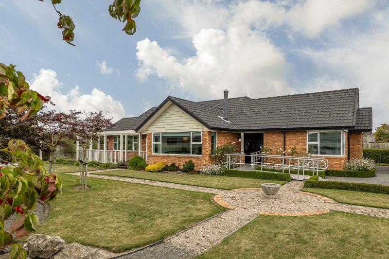 10 Dundee Close, Darfield, Darfield - Carousel 2