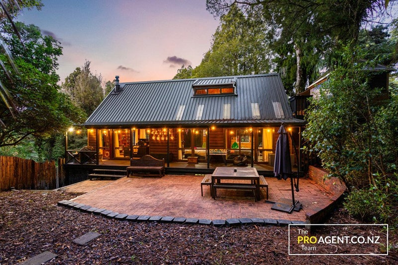 566 Scenic Drive, Waiatarua, Auckland - Carousel 2