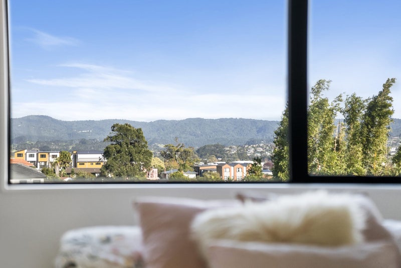 6/7 South Pacific Place, Henderson, Auckland - Carousel 2