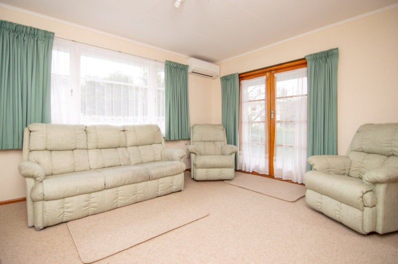 5 Stoke Place, Awapuni, Palmerston North - Carousel 2