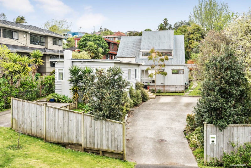 7 Wyoming Avenue, Murrays Bay, Auckland - Carousel 1