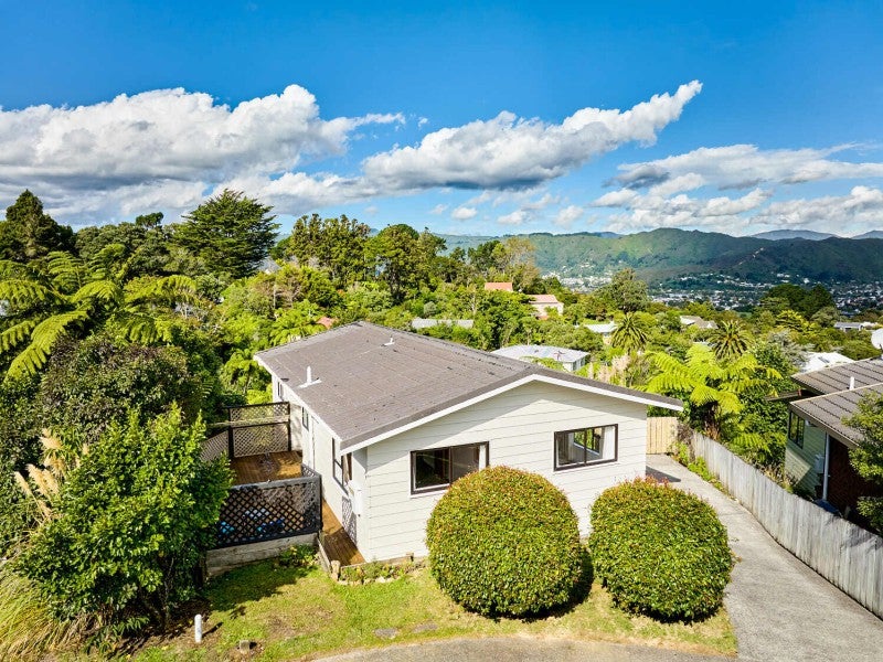 19 Picasso Grove, Belmont, Lower Hutt - Carousel 1