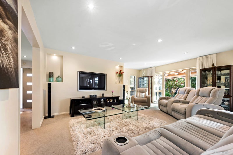 26 Connemara Court, West Harbour, Auckland - Carousel 2