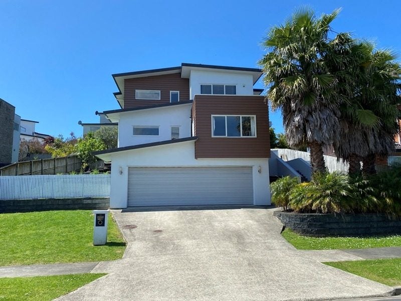 11 Lakeridge Close, Northcross, Auckland - Carousel 1