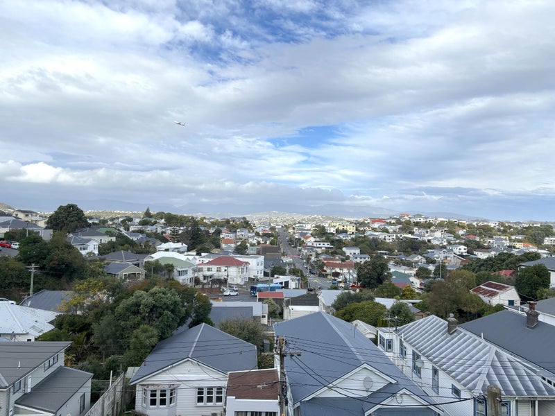 12B Hinau Road, Hataitai, Wellington - Carousel 1