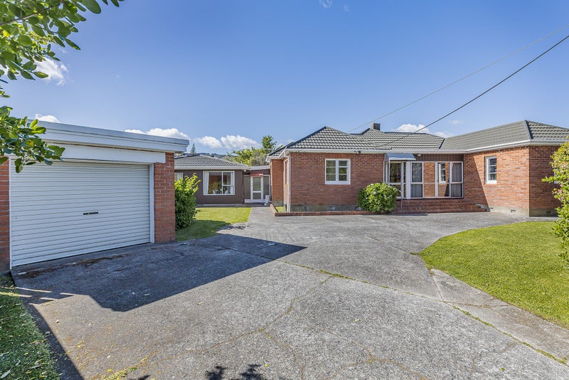 146 Main Road, Tawa, Wellington - Carousel 23