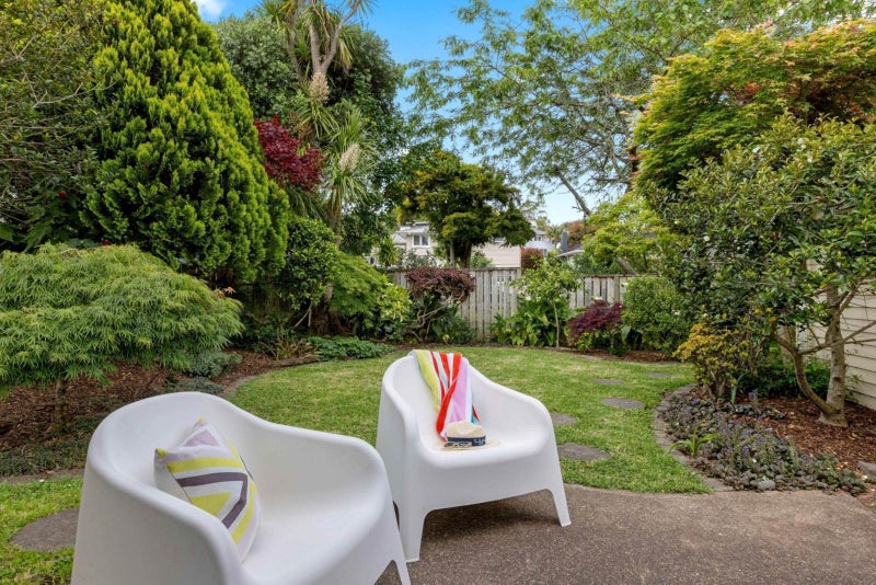 2/4 Keldale Place, Forrest Hill, Auckland - Carousel 2
