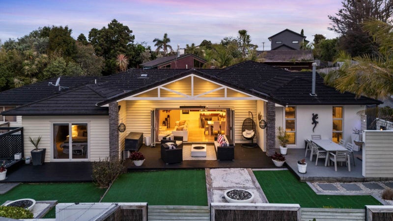 2/42 Deep Creek Road, Torbay, Auckland - Carousel 1