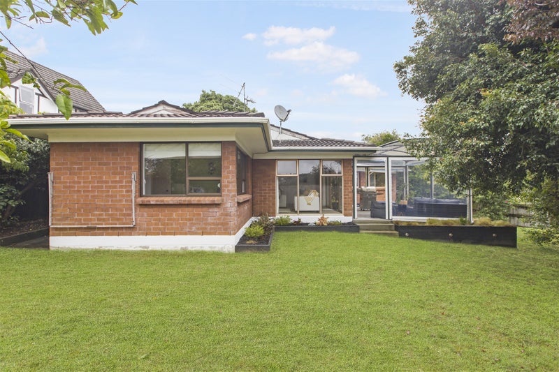 33 Tree View Avenue, Glenfield, Auckland - Carousel 2