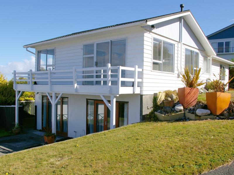 4 Lone Tree Grove, Kelson, Lower Hutt - Carousel 1