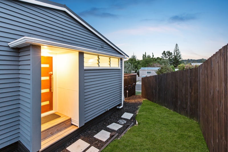 2 Melba Street, Beach Haven, Auckland - Carousel 18