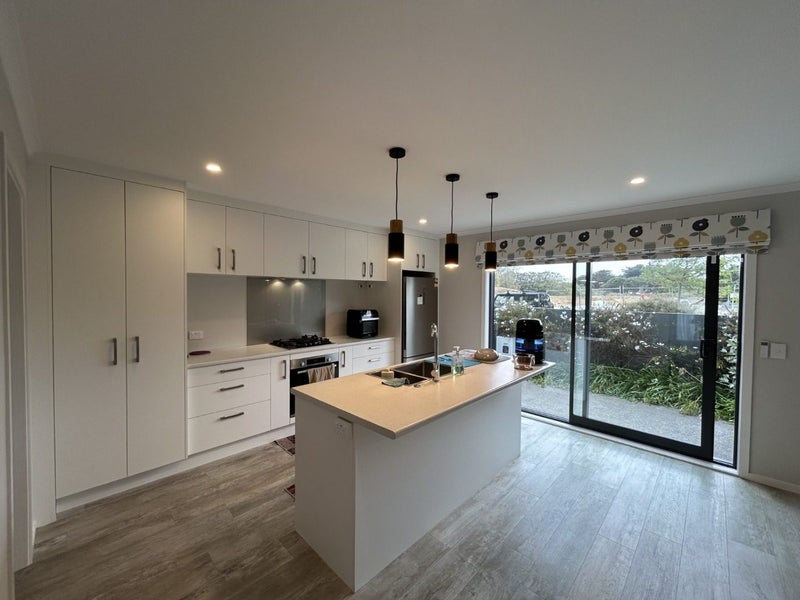 12 Bluff Road, Kenepuru, Porirua - Carousel 1