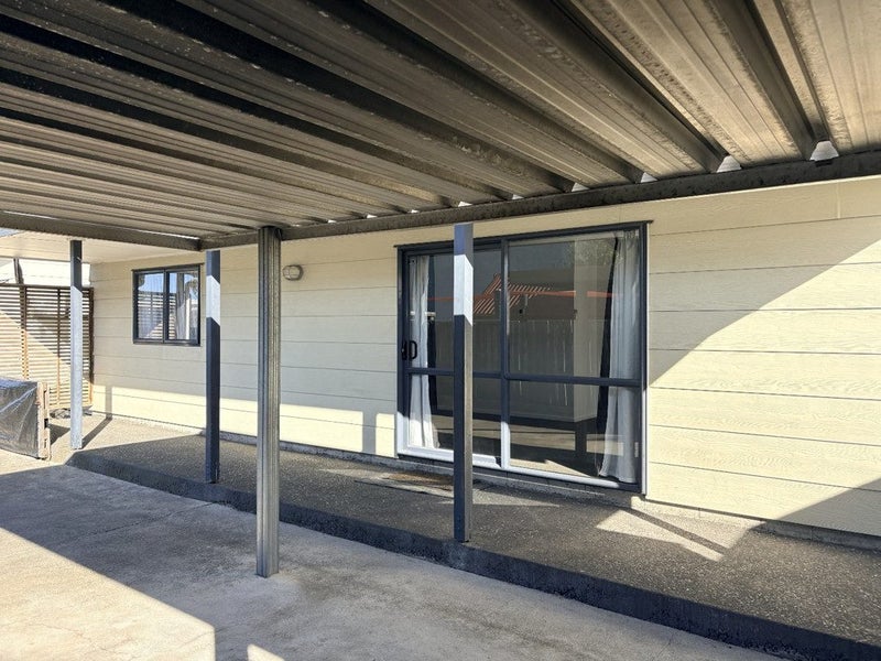 114 Duchess Crescent, Mayfair, Hastings - Carousel 2