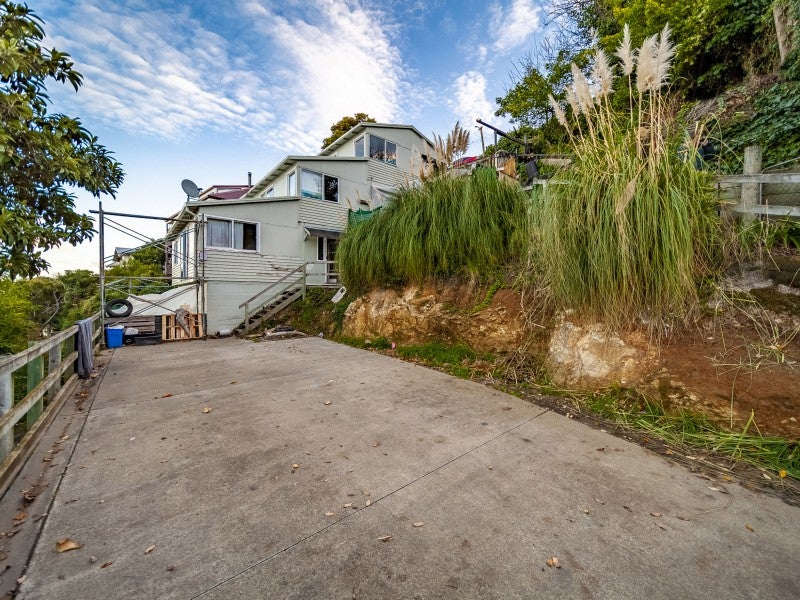 9 Guys Hill Road, Hospital Hill, Napier - Carousel 1