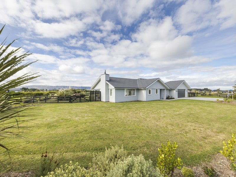 25 Hartwell Drive, Kelvin Grove, Palmerston North - Carousel 1