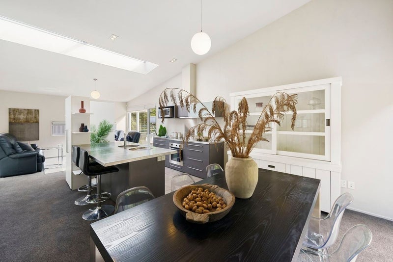 7/2 Onslow Road, Khandallah, Wellington - Carousel 1