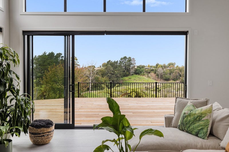 11 Lily Way, Pyes Pa, Tauranga - Carousel 1