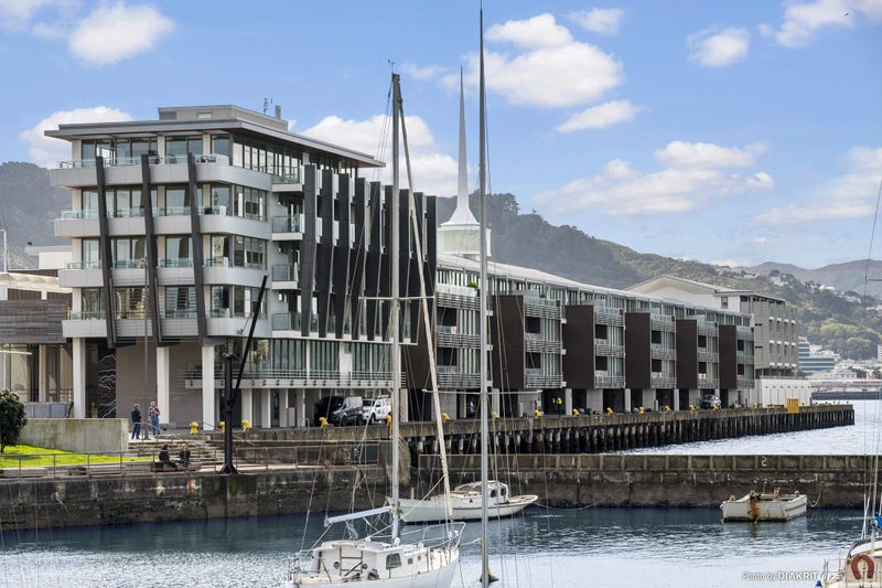 2A/8 Clyde Quay Wharf, Te Aro, Wellington - Carousel 23