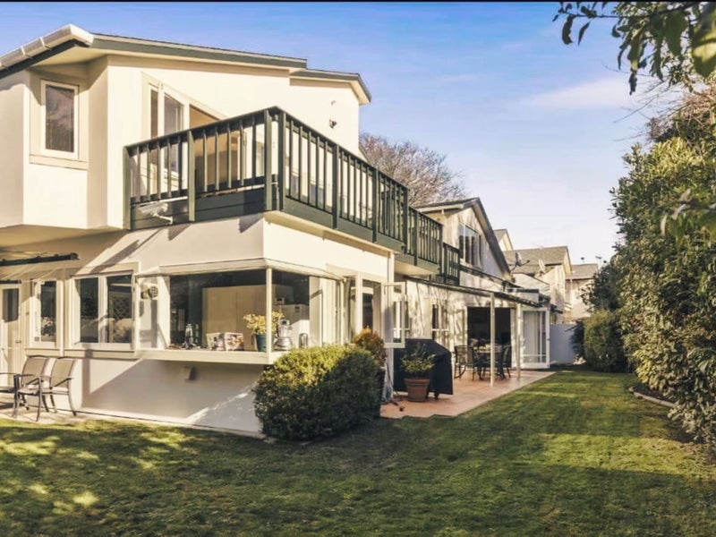 2/125 Woburn Road, Woburn, Lower Hutt - Carousel 1