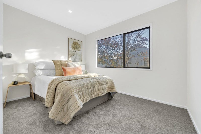 200 Mahia Road, Weymouth, Auckland - Carousel 2