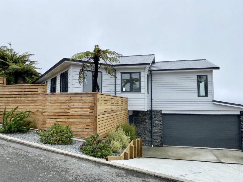 8 Benhar Close, Kelson, Lower Hutt - Carousel 1
