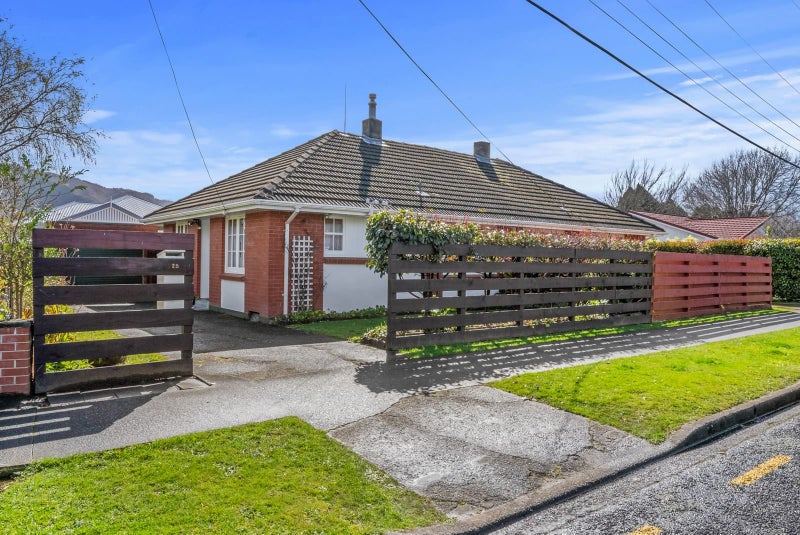 2B Dunns Street, Silverstream, Upper Hutt - Carousel 1