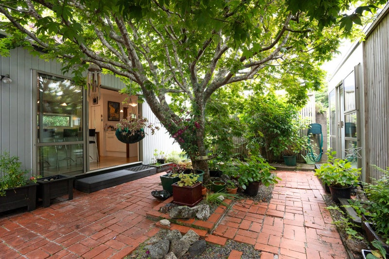 15 Nuffield Street, Tawa, Wellington - Carousel 2