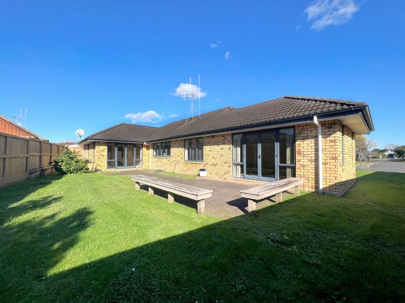 63 Saint James Drive, Huntington, Hamilton - Carousel 2