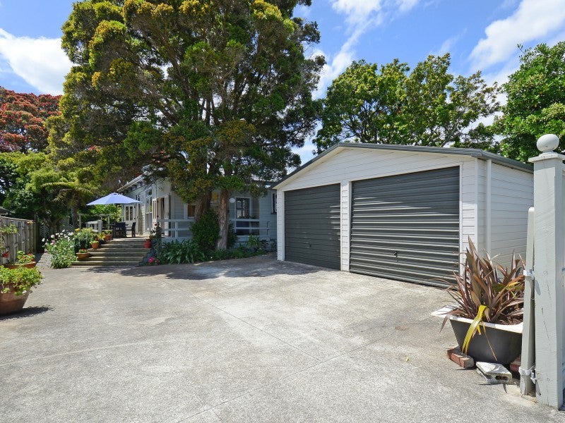 61 Whites Line East, Waiwhetu, Lower Hutt - Carousel 24