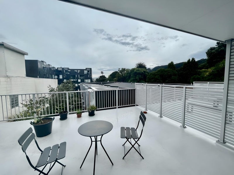 3/8 Girton Terrace, Mount Cook, Wellington - Carousel 1
