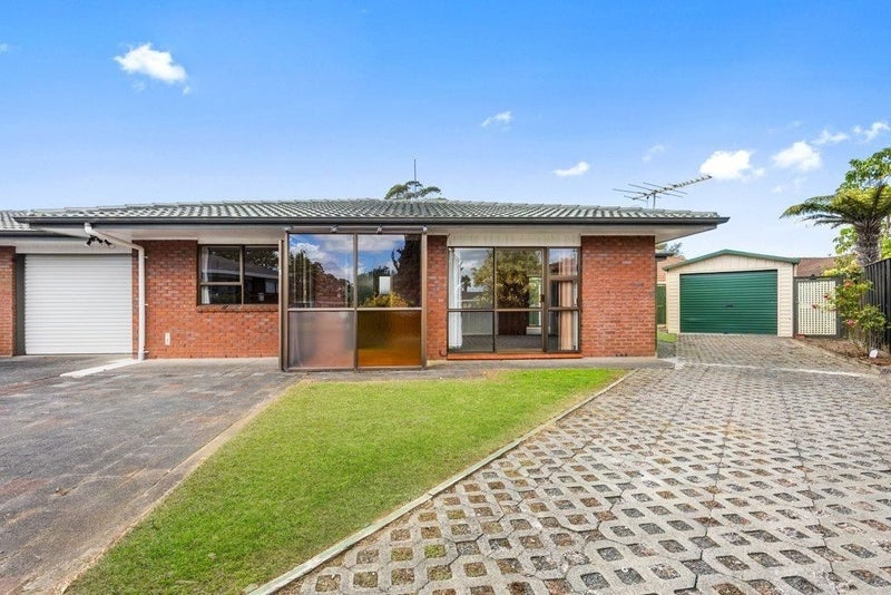 1/6 Annette Avenue, Te Atatu South, Auckland - Carousel 1