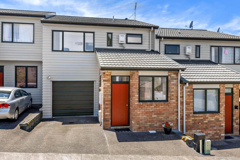 52/22 Northcross Drive, Oteha, Auckland - Carousel 1