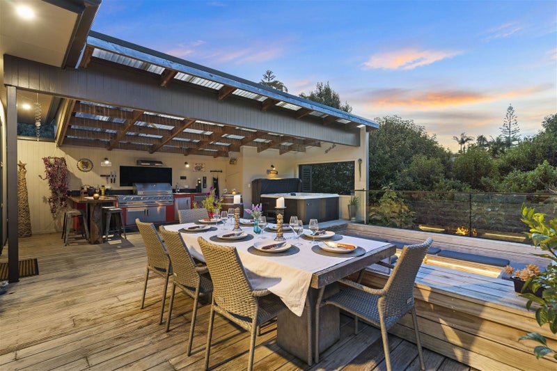 16 Renlee Place, Shelly Park, Auckland - Carousel 2