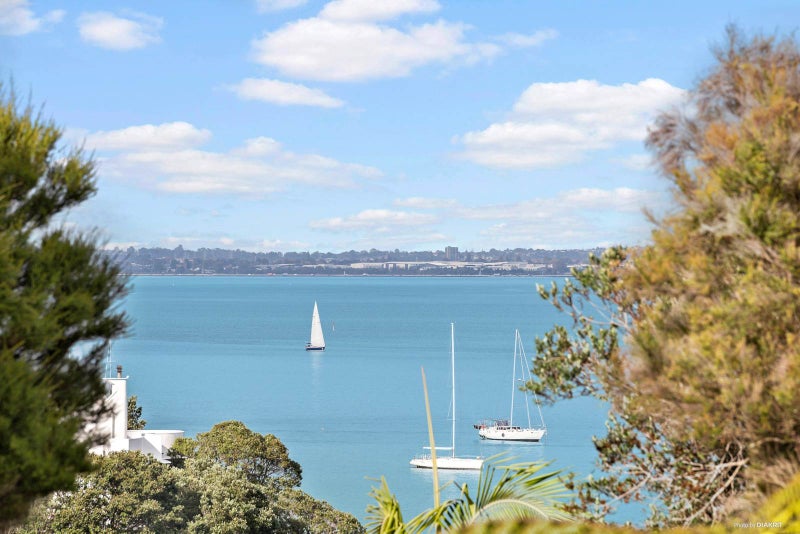 32 Neptune Avenue, Beach Haven, Auckland - Carousel 2