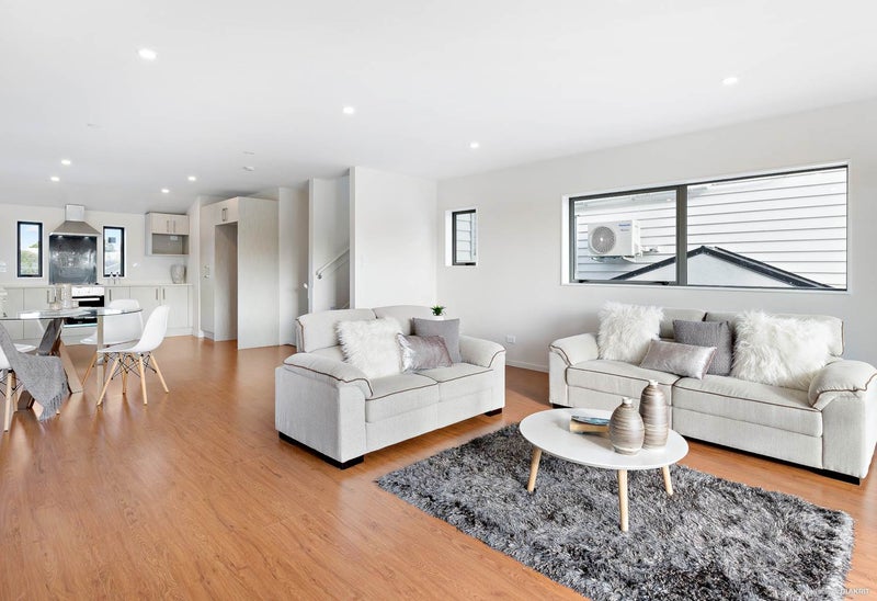 10D Holland Avenue, Point England, Auckland - Carousel 2