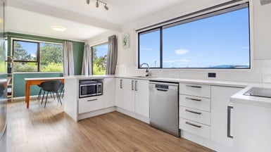 51 Ngatai Avenue, Ngongotaha, Rotorua - Carousel 1