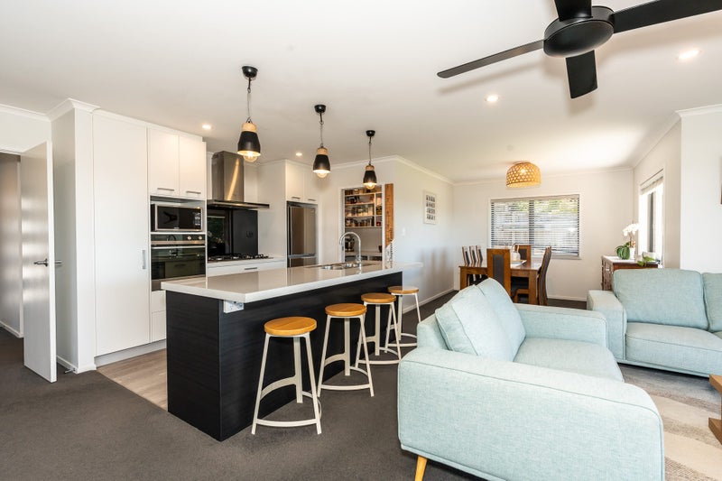 25 Sylvester Crescent, Flagstaff, Hamilton - Carousel 2